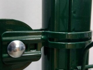 Крепление Скоба и болт М6х25 RAL 6005, артикул Крепление 3D забора Скоба M6x25