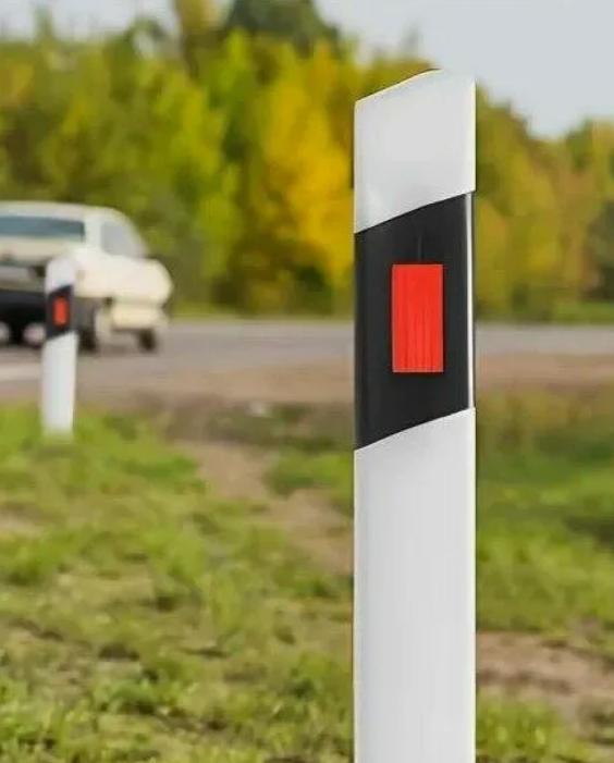Столбик дорожный пластиковый С1 1,5м жесткий ГОСТ 32843-2014, артикул Столбик пластиковый С1